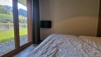 Łóżko lub łóżka w pokoju w obiekcie T3 rez-de-jardin avec fitness, sauna et tennis - village et ski à pied