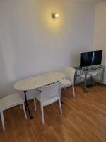 Telewizja i/lub zestaw kina domowego w obiekcie Le Peupleraie chez l'habitant