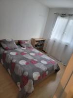 Łóżko lub łóżka w pokoju w obiekcie Le Peupleraie chez l'habitant