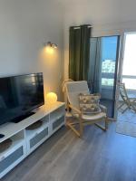 TV a/nebo společenská místnost v ubytování Ocean View Sunset