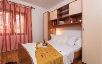 Postel nebo postele na pokoji v ubytování Three-Bedroom Holiday Home In Crkvice