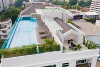 Bazén v ubytování GM Residence nebo v jeho okolí