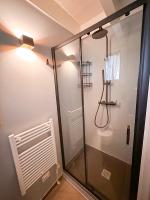 A bathroom at Langhe Wine & Relax