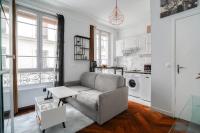 Kuchnia lub aneks kuchenny w obiekcie Studio rénové cosy metro Paris 2pers wifi