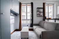 Telewizja i/lub zestaw kina domowego w obiekcie Studio rénové cosy metro Paris 2pers wifi