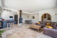 Kuchnia lub aneks kuchenny w obiekcie VILLA L'ESTEREL AVEC PISCINE VUE MER 6 Pers