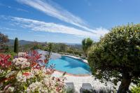 Basen w obiekcie VILLA L'ESTEREL AVEC PISCINE VUE MER 6 Pers lub w pobliżu