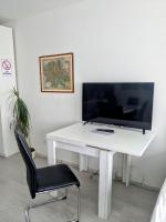 Televízia a/alebo spoločenská miestnosť v ubytovaní 306 London 59m2 4-8 Pers extra Bedroom