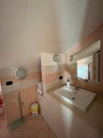 Kúpeľňa v ubytovaní Chéry Holiday Home