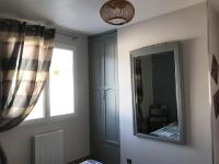 Łazienka w obiekcie Appartement avec piscine - rez de jardin