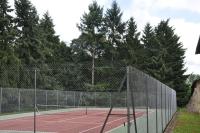 a tennis court with a net on a tennis court at La Valette, XVIIs House, Futuroscope in Saint-Léger