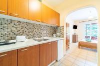 A kitchen or kitchenette at Arianna Studio 16