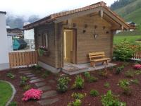 A garden outside Hochalmbahnen Chalets Rauris 1-20 WE1, Maislaufeldweg 1r EG