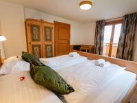 Łóżko lub łóżka w pokoju w obiekcie Holiday Home Haus Weickl by Interhome