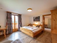 Łóżko lub łóżka w pokoju w obiekcie Holiday Home Haus Weickl by Interhome