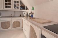 Kuchnia lub aneks kuchenny w obiekcie Two bathrooms and WC, fireplace, historical center