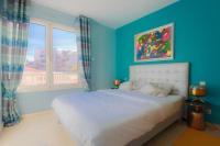 Postel nebo postele na pokoji v ubytování CROISETTE AZUR ONE BEDROOM APARTMENT WITH TERRACE
