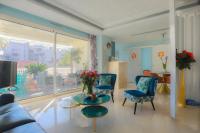 Posezení v ubytování CROISETTE AZUR ONE BEDROOM APARTMENT WITH TERRACE