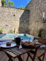 Jedlo v ubytovaní bed & breakfast alebo blízkom okolí