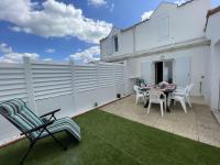 Balkón alebo terasa v ubytovaní Maison 3 pièces à 400m de la plage, avec terrasse et parking - Saint Hilaire de Riez - FR-1-224C-224