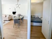 Łóżko lub łóżka w pokoju w obiekcie POMPIDOU - 2 Chambres avec piscine, parking, Tennis, Juan