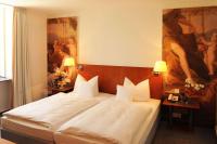 Postel nebo postele na pokoji v ubytování Hotel Schloss Eckberg