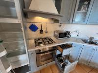 Kuchyňa alebo kuchynka v ubytovaní Studio Apartments Baia Azzurra 7