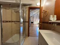 Kúpeľňa v ubytovaní Studio Apartments Baia Azzurra 7