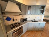 Kuchyňa alebo kuchynka v ubytovaní Studio Apartments Baia Azzurra 7