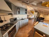 Kuchyňa alebo kuchynka v ubytovaní Studio Apartments Baia Azzurra 7