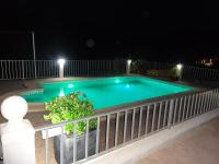 Bazén v ubytování LAS PALOMAS, appartement 3 chambres avec piscine nebo v jeho okolí