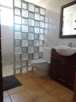Koupelna v ubytování LAS PALOMAS, appartement 3 chambres avec piscine