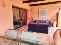 Posedenie v ubytovaní Superb 2-bed apartment in Duquesa