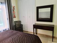 Posteľ alebo postele v izbe v ubytovaní Superb 2-bed apartment in Duquesa