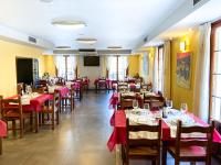 En restaurant eller et andet spisested på Hostal Ainoa