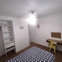 Łóżko lub łóżka w pokoju w obiekcie Maison 6 chambres avec jardin à Angers