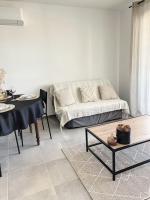 Plan piętra w obiekcie T2 centre Folelli avec parking à 5 min de la plage