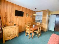 Kuchnia lub aneks kuchenny w obiekcie Appartement cosy · Proche pistes et commerces · Balcon · 6 couchages - FR-1-502-501