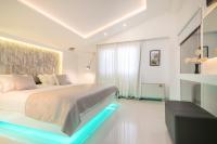 Posteľ alebo postele v izbe v ubytovaní Luxury Villa Cavo Mare Meltemi with private pool & jacuzzi