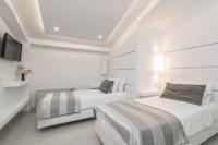 Posteľ alebo postele v izbe v ubytovaní Luxury Villa Cavo Mare Meltemi with private pool & jacuzzi
