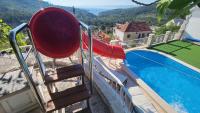 Bazén v ubytování Holiday Home Gustirna nebo v jeho okolí