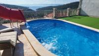 Bazén v ubytování Holiday Home Gustirna nebo v jeho okolí