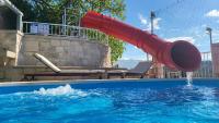 Bazén v ubytování Holiday Home Gustirna nebo v jeho okolí