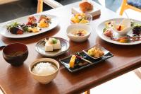 ホテルの敷地内または近くでの食事または食べ物