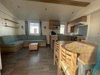 Kuchyňa alebo kuchynka v ubytovaní Mobil home luxe 8 personnes avec wifi