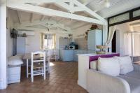 Kuchyňa alebo kuchynka v ubytovaní Villa a Marsala con piscina