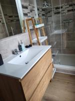 Kúpeľňa v ubytovaní Appartement paisible en Baie de Morlaix Plougasnou
