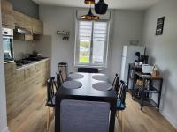 Kuchyňa alebo kuchynka v ubytovaní Appartement paisible en Baie de Morlaix Plougasnou