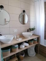 Plan piętra w obiekcie Maison arborée dans le village de Megier