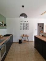 Plan piętra w obiekcie Maison arborée dans le village de Megier